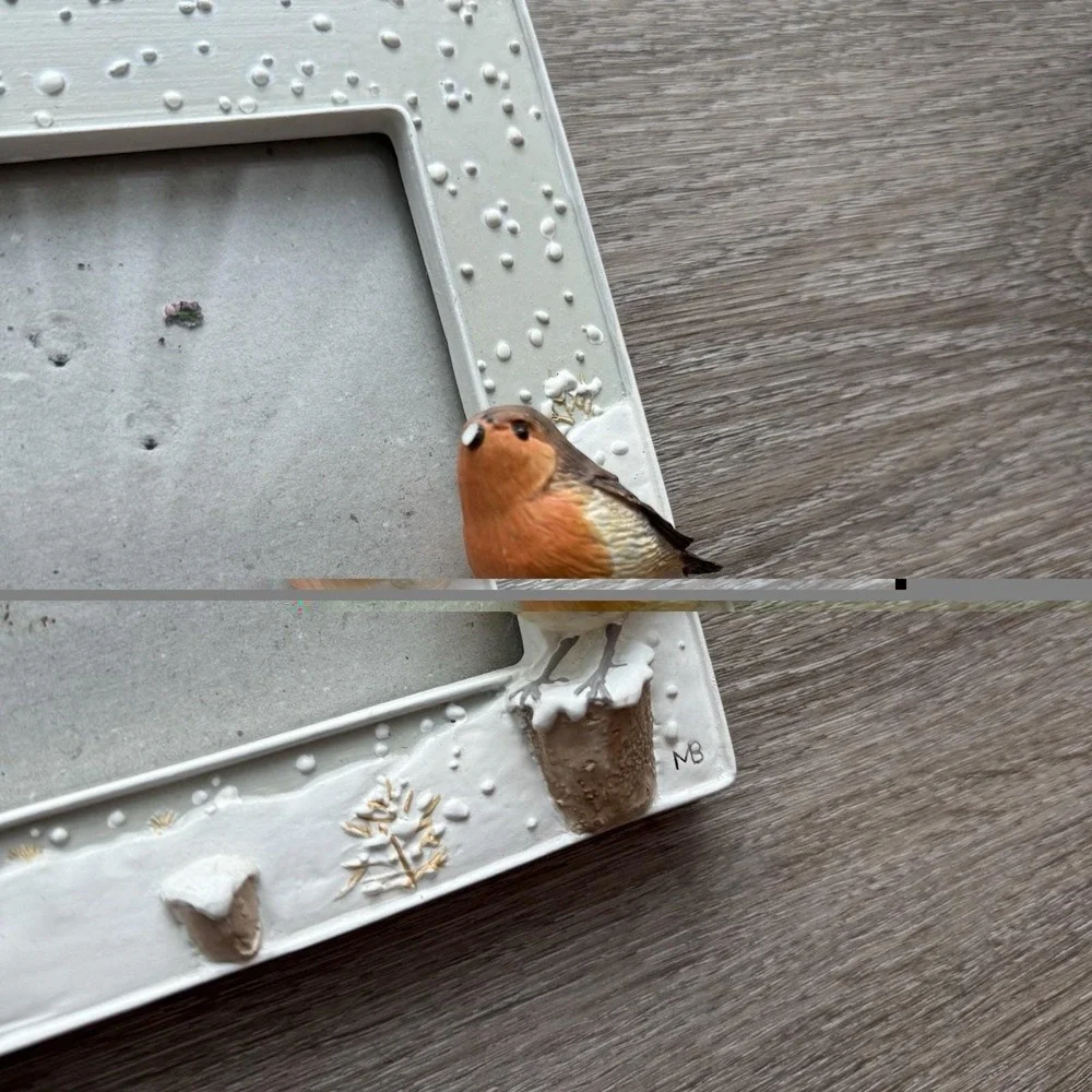Hallmark Nature's Sketchbook Robin Bird Winter Photo Picture Frame 4x6 Resin Art